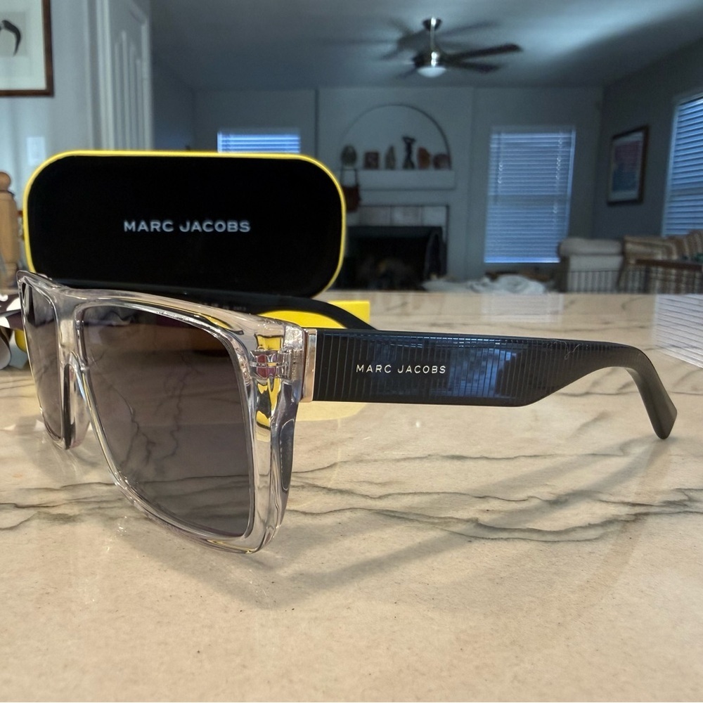 Marc Jacobs Sunglasses Clear & Black Square Frame Marc
Icon 096/S OMNG 90